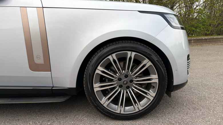 Land Rover Range Rover 4.4 P615 V8 SV 4dr Auto Petrol Estate